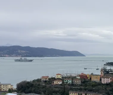 Intanto la Trieste se ne va...